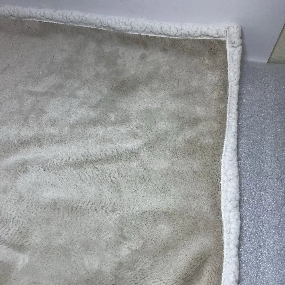 UGG Beige Plush Sherpa Standard Pillow Sham Cover Soft Cozy Zip Closure Full/Que